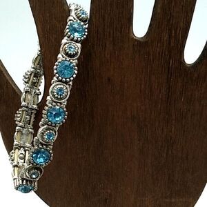 Soft Blue Faceted Crystal Glass Silver-tone Stretch Bracelet